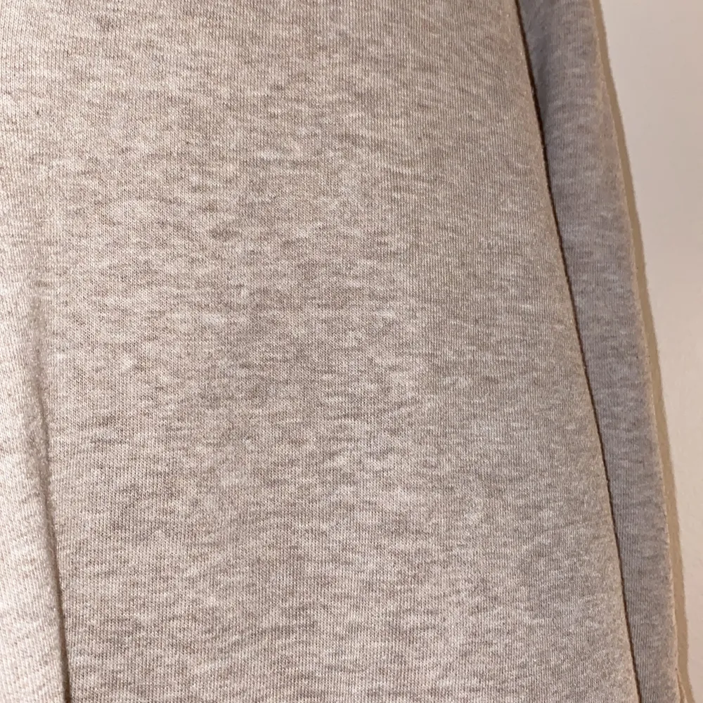 Väldigt fin zip-hoodie, säljes pga får ej någon användning för den längre💗💗 skriv privat för mer information . Tröjor & Koftor.