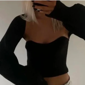 Sätt - Jätte fint och mjukt mörkblått  sätt, säljer endast vid bra bud!💕 (lånade bilder) storlek S, endast använd 2 gng💕 Köpte för 250kr