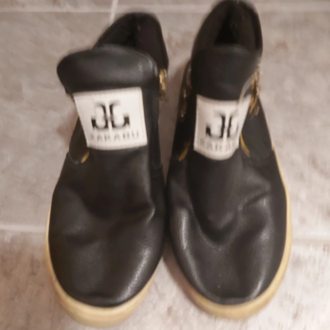 Fina skinnskor stl 35 helt nytt  frakt fritt 