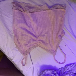  Super söt magtröja  - Här har vi en fin magtröja som jag köpte från New Yorker💗 tror den kostade runt 70 när jag köpte den så säljer den ändå ganska billigt priset går så klart att diskutera 