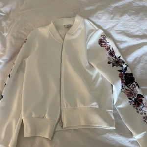 Kofta  - Super söt, aldrig använd. 