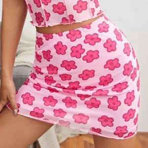 Kjol från Shein - Helt ny kjol från Shein. Bara provad en gång och aldrig använd! Storlek S 💖Skriv för fler bilder! 