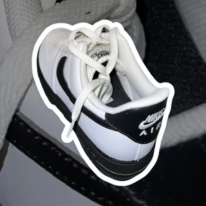 Nike air force 1 - Nyskick, strl 39