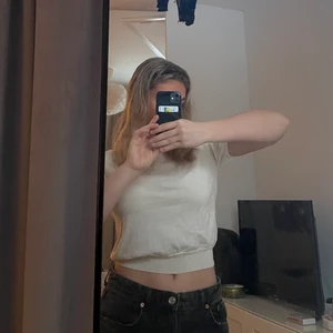 Busnel mjuk tröja - Säljer min jättefina Busnel tröja som tyvärr inte kommer till användning längre. Det är storlek 40 men skulle säga att det är som en 36💖 köparen står för frakten