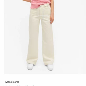 Yoko jeans  - Säljer dessa jätte jätte fina Yoko jeans i strl 29, köptes för 400 säljer för 140 men diskuterbart💖