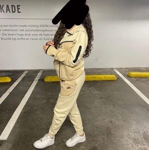 Nike tech - Älskar!!!! Inga skador