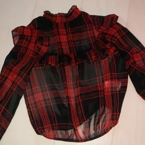 Nät blus från Gina Tricot - Super skön och snygg, hög i halsen. Använder den inte mer. Köpte den för typ 200