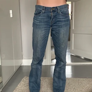 Ralph Lauren Jeans - Säljer nu dessa vintage jeans som är så snygga💞 jag är vanligtvis en 25/26 och jeansen är i storlek 28🙌🏼 buda!!