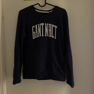 Gant Sweatshirt  - Använd fåtal gånger och är i bra skick. Bara att skriva vid intresse, frågor eller önskan om fler bilder. Endast post och Swish.