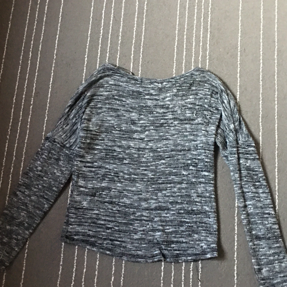 Grå långärmad tröja  - 90