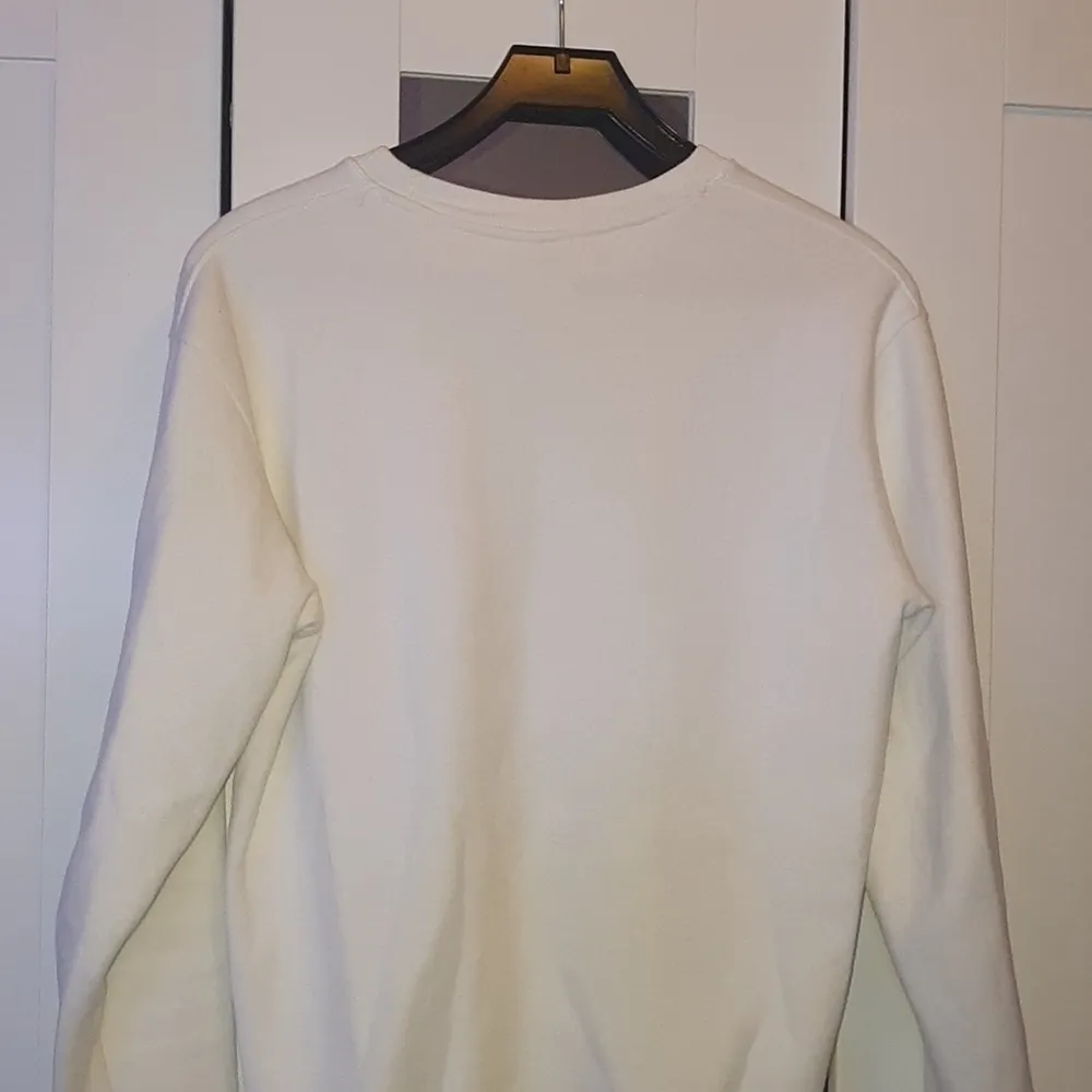 Vit Zara sweatshirt, använt skick . Tröjor & Koftor.