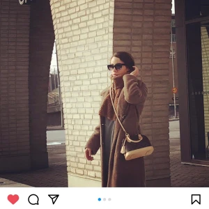 Kappa - Snygg och skön kappa i en fin färg säljer även båda väskan och halsduken men för de har jag seperate annonser.kappan funkar även för storlekarna xs, s och medium. 