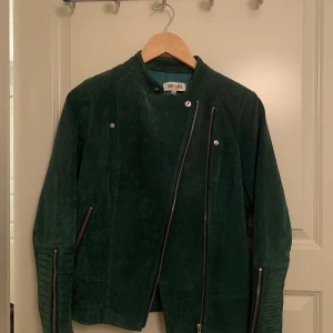 Grön läderjacka  - Grön läderjacka från Dry Lake 