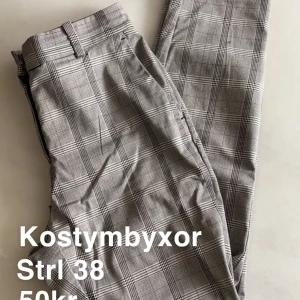 Kostymbyxor  - Fin kostymbyxa som aldrig har kommit till användning. 
