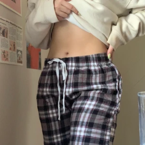 pyjamasbyxor - fina pyjamasbyxor som är rutiga och är mycket gott skick! dma för frågor