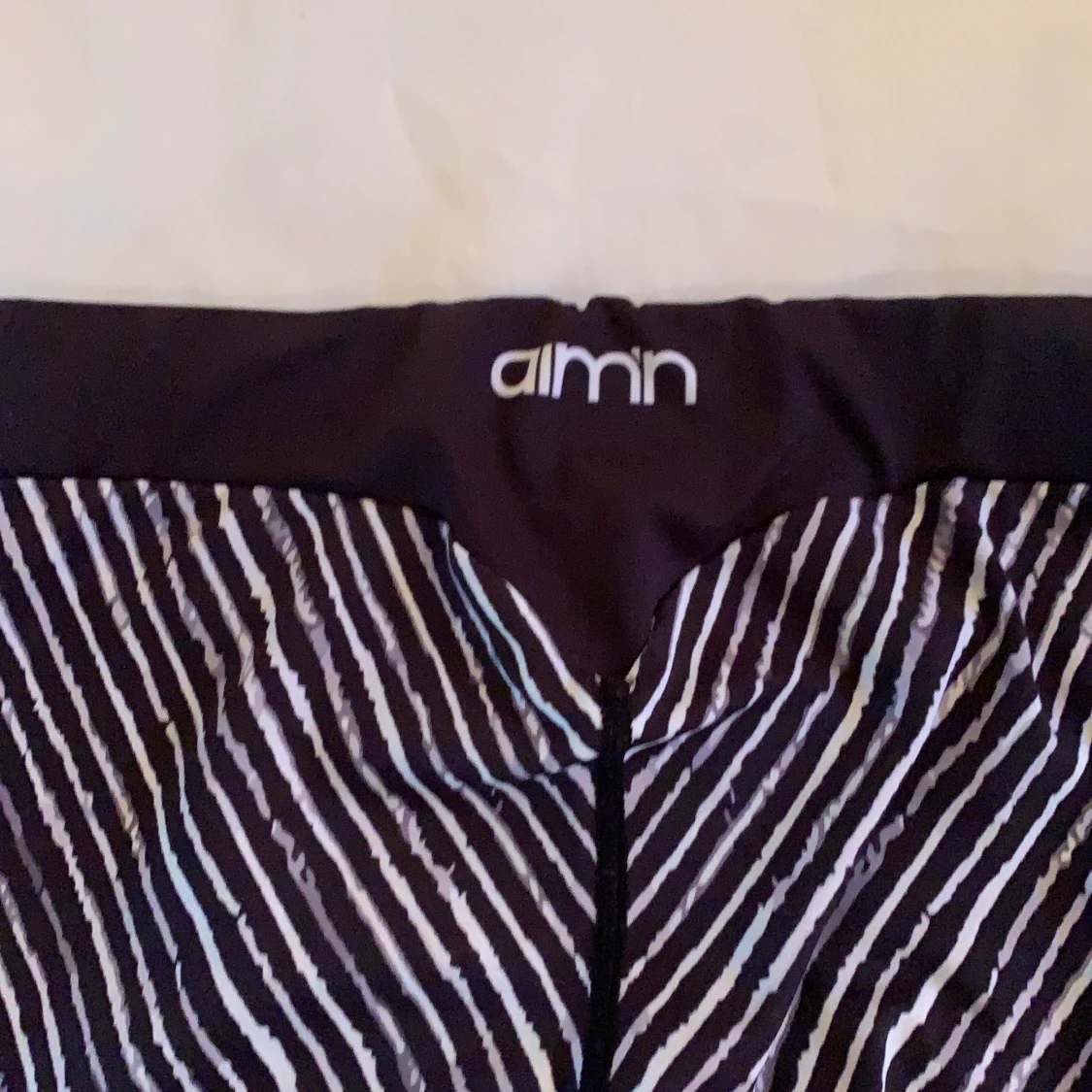 Svartvit randiga Aimn träningstights  - 56