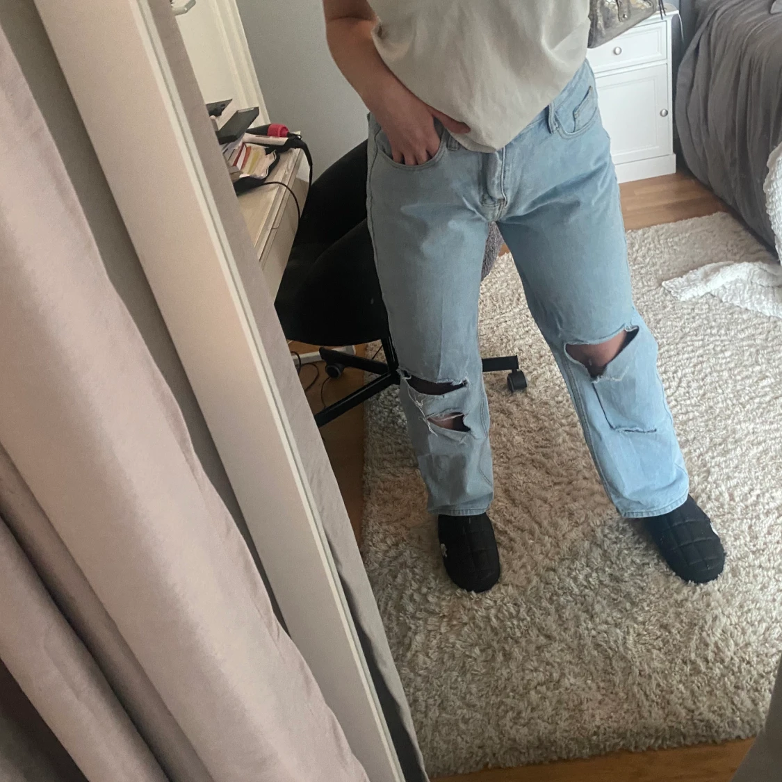 Jeans med slitningar  - 91