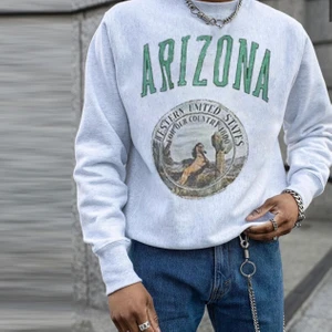 Sweatshirt  - Stl M, aldrig använd! bud från 100kr. buda i kommentarerna🥳 köparen står för frakten  