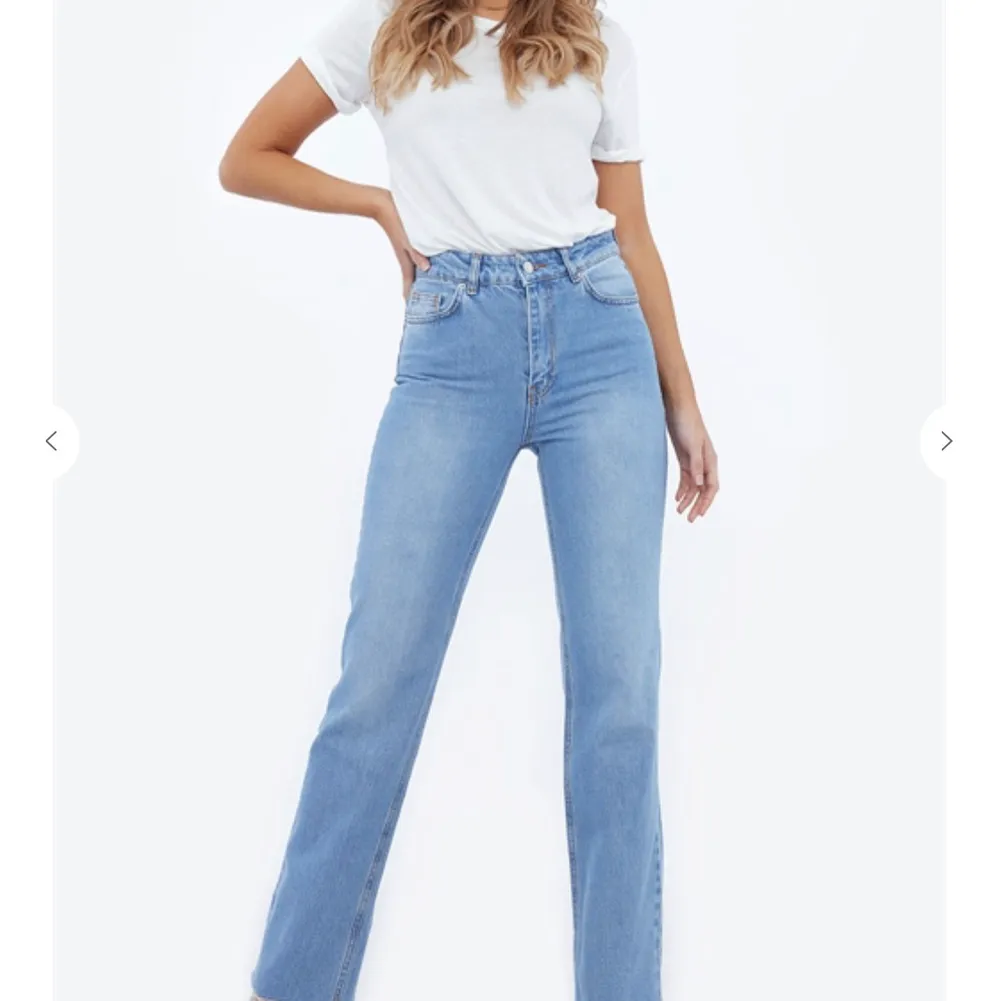 Säljer dessa helt oanvända jeans från chiquelle med prislapp kvar pga lite för små. Jeansen har en mycket finare blå färg irl och de sitter jätte bra annars. Storlek 34 men passar 36. Jag är 164 och de är lite långa på mig. Pris 250 med frakt. Jeans & Byxor.