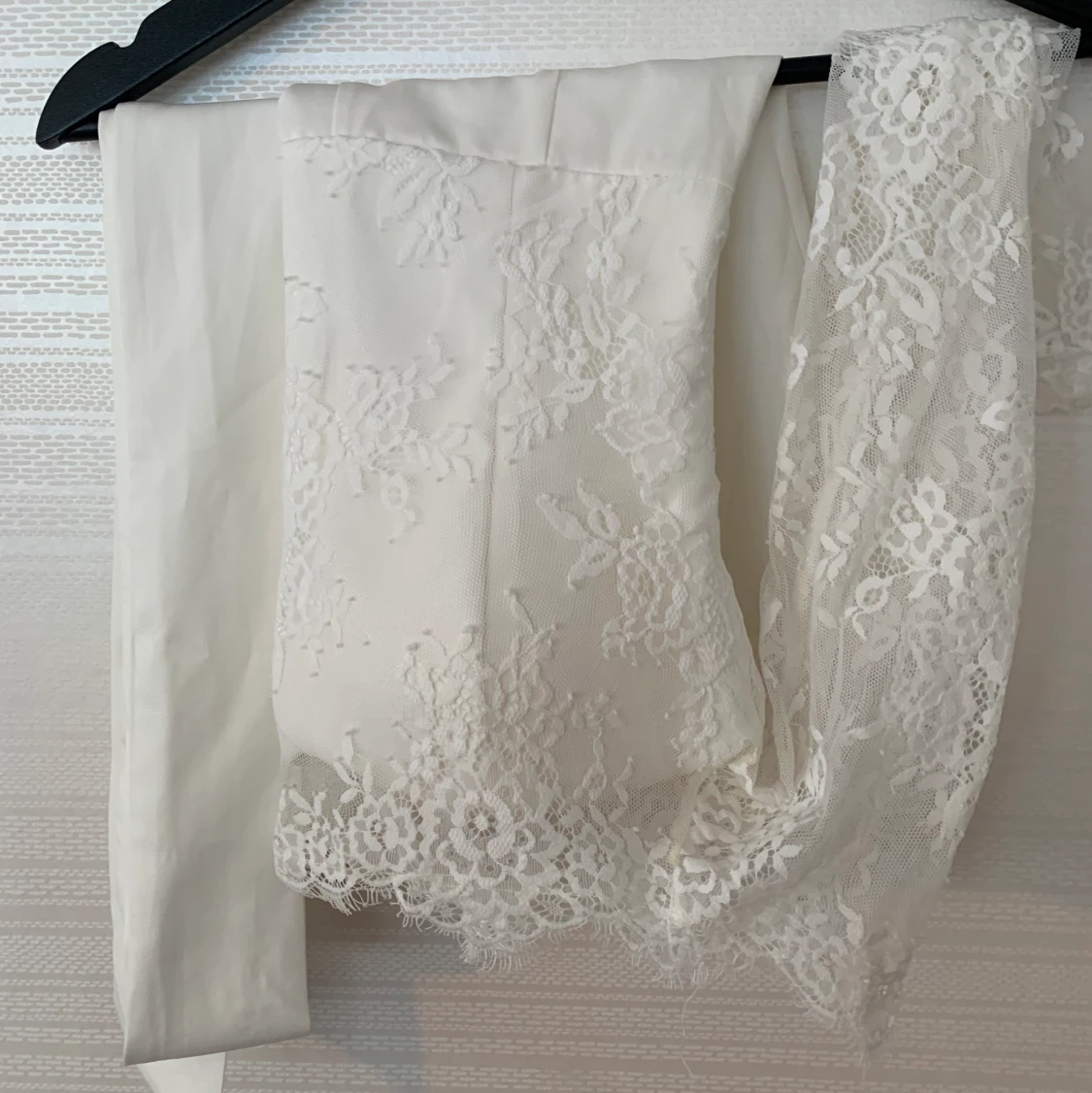 Vit playsuit med spets! ☁️ - 90