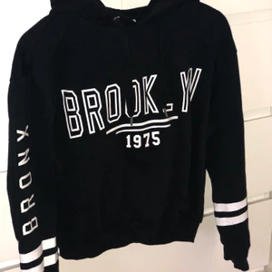 Hoodie - Fin hoodie som inte används längre. Använd ett fåtal gånger. ❗️frakt tillkommer❗️