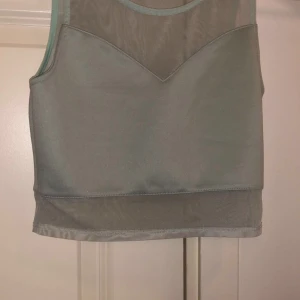 Blå crop top st S - En blå söt crop top st S 