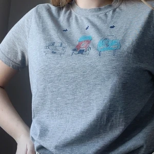 ASPESI T-SHIRT - Snygg t-shirt från märket ASPESI i storlek M. Nypris ca 600kr. Köpare står för frakt på 48kr. ✨