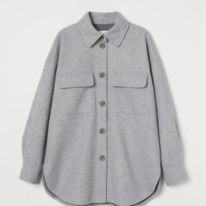 Skjort jacka - Nytt skick storlek xs men pasar även s-m den är oversized nypriss 300