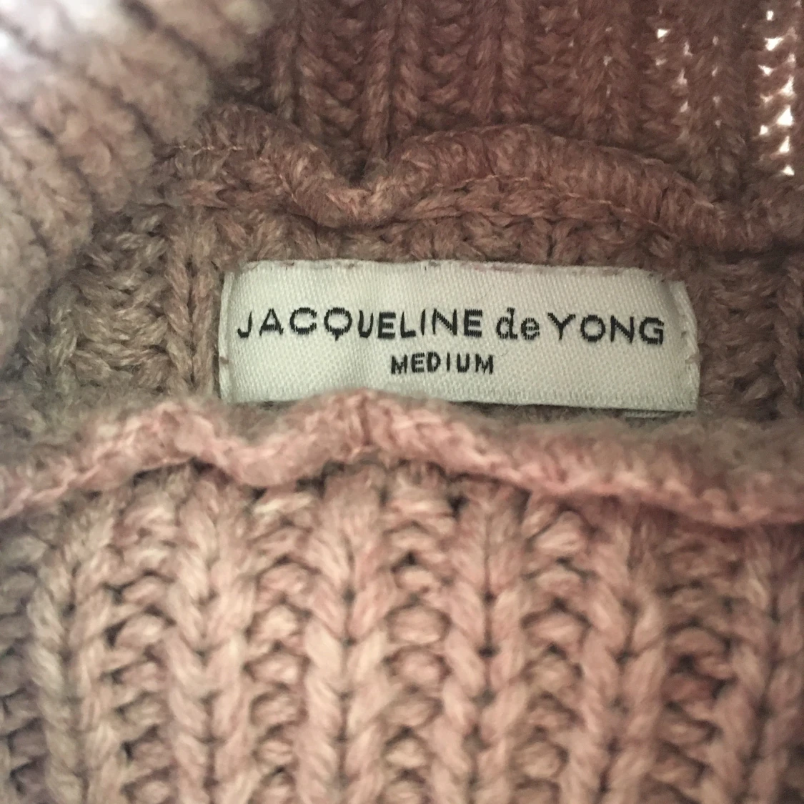 Begie stickad tröja med krage  - 90