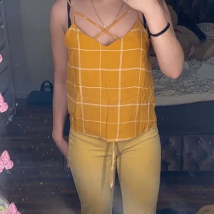 Linne  - Helt vanlig orange linne 