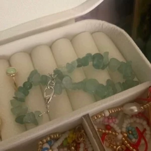 Äkta grön adventurine kristall armband - En fin skick äkta kristall armband. Det är green adventurine