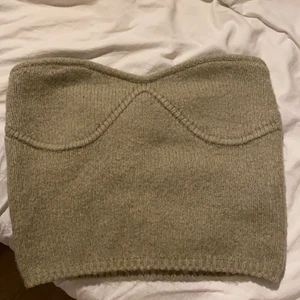 Stickad topp - Stickad topp från Zara, använd typ 3 ggr💗 många intresserade! Buda!!