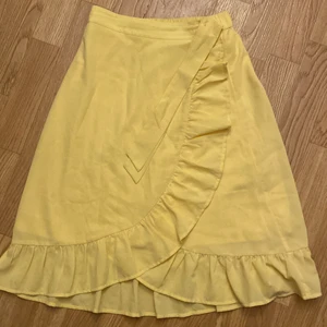 Yellow skirt from Lindex  - The size is for 10-12 years old and it is pretty long and the material is stretchy and fits anyone well 