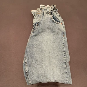 Jeans  - Säljer dessa jeans då jag aldrig har använt dem i storlek XS
