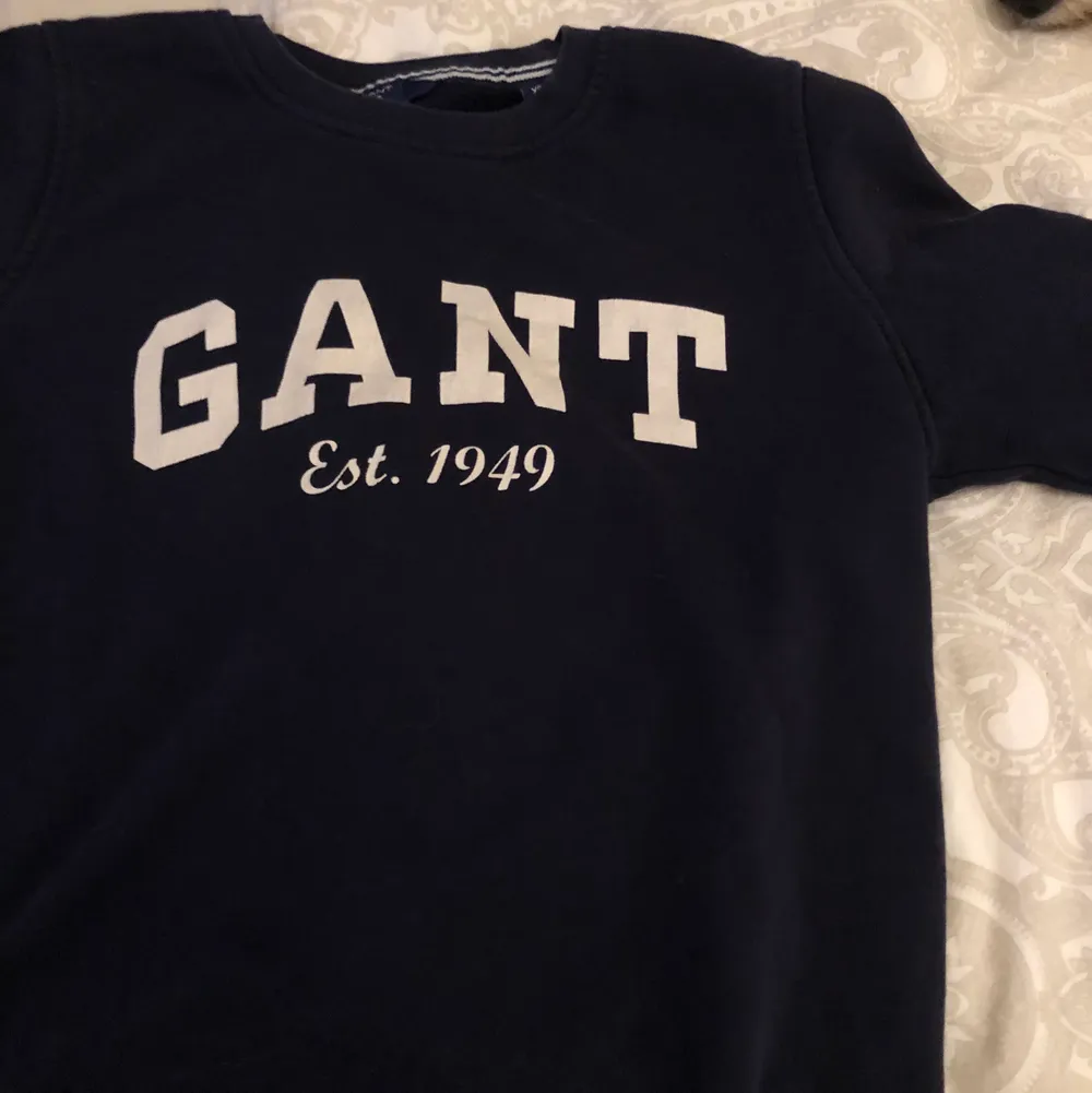 Gant Sweatshirt marinblå med lång ärm storlek x-small . Hoodies.