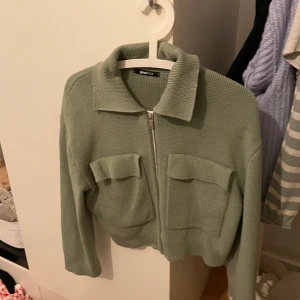 Tröja/kofta  - Tröja/kofta från Gina som ej sälja mer.  ganska populär och snygg!! 