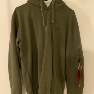 Alpha industries huvtröja  - Varsamt använd 