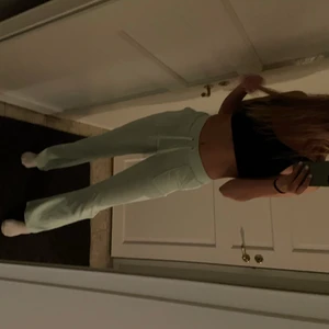 Juicy couture stl S - Säljer juicy couture byxor i färgen mint och storlek S. Dem är helt nya med prislappen på. 