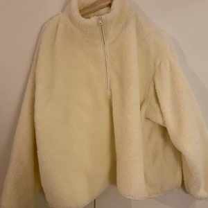 H&M myströja  - En tröja från H&M som är så gosig. Aldrig använt för den är för stor för mig. 