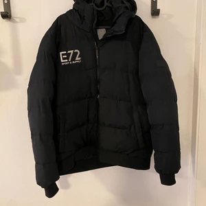 E72 jacka  - Varsamt använd 