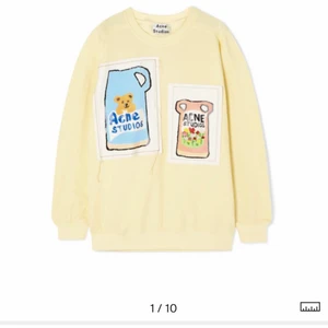 Acne studios foebe sweatshirt - Acnes Foebe sweatshirt, jätte söt och knappt använd! Har tyvärr inte så bra bilder nu men kan ta fler om ni vill se mer 😇 Storlek S, ganska oversized. Nypris: 3500kr 