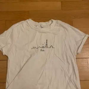 White cropped T-shirt, size S/ 36 m