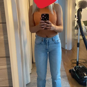 zara mid rise  - säljer ett par zara jeans i modellen mid rise, storlek 34. säljer pga att de är försmå💙