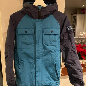 Burton jacka JR L (150-163)  - Burton jacka i fint skick strl JR L (150-163)