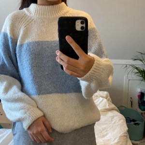 Stickad tröja  - Fin och skön stickad tröja i storlek S. Frakt tillkommer💛