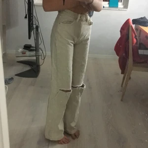 Wide leg jeans - Beges jeans använda 2-3 gånger 