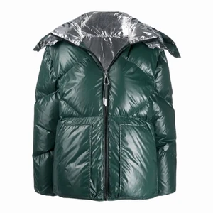 Intressekoll Sandrojacka!  - Tänkte kolla intresset på denna Sandro vinterjackan som är slutsåld! Går att vända uto in och ha silver också! Storlek 34 i bra skick! Nypris 4 995 kr. Skriv vid intresse 😊😊 