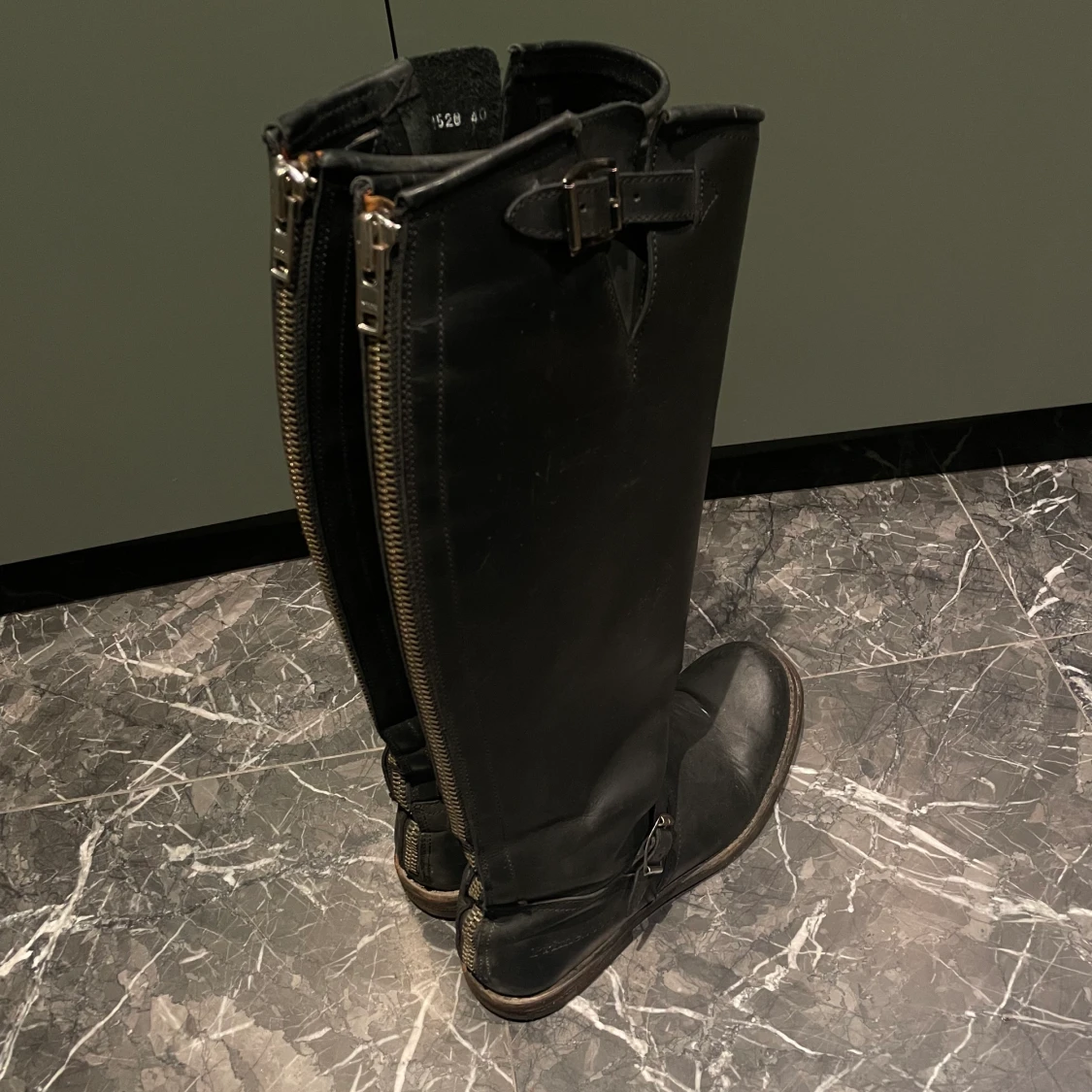 Svarta stövlar  - 91