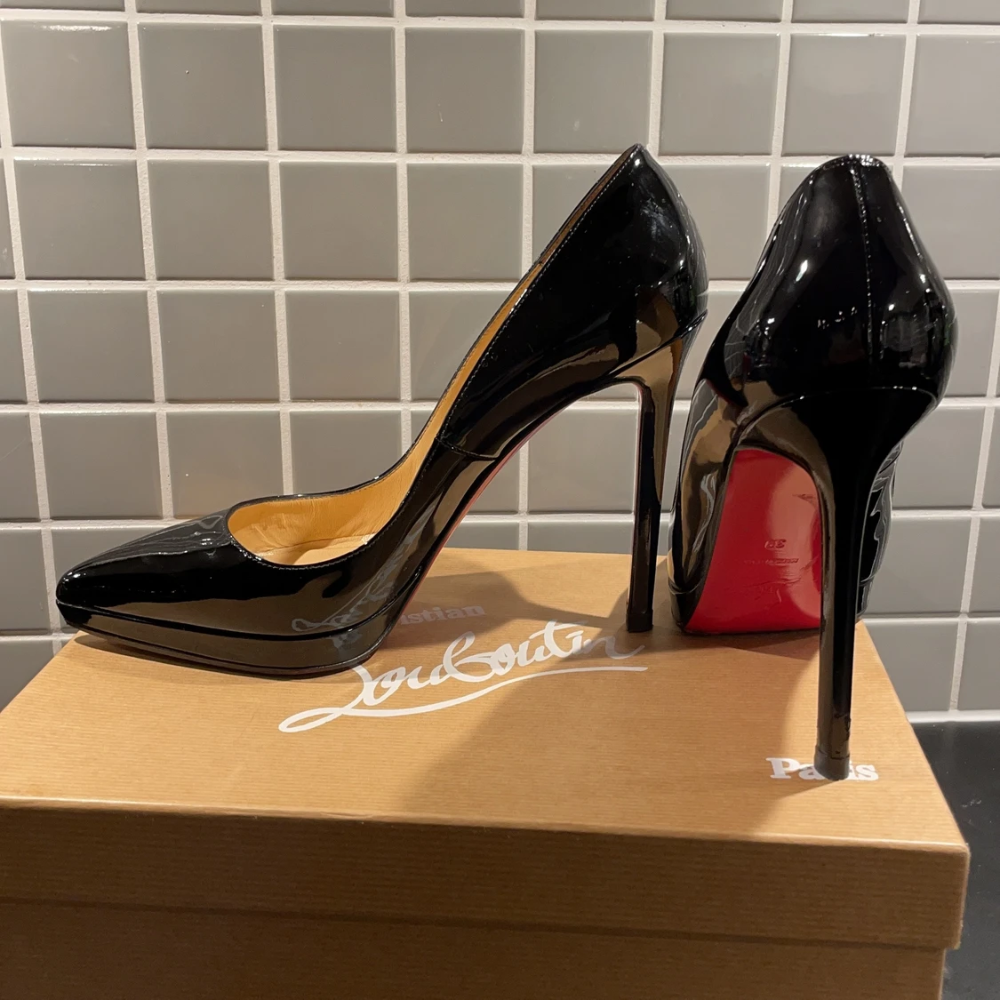 Christian Louboutin - 90