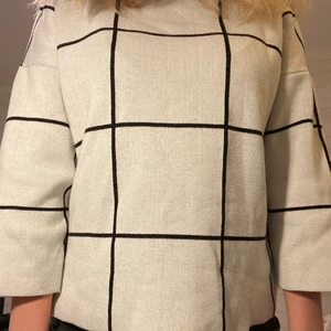 Tröja med coolt mönster  - as fin röja med mönster! Säljer för 80kr + frakt